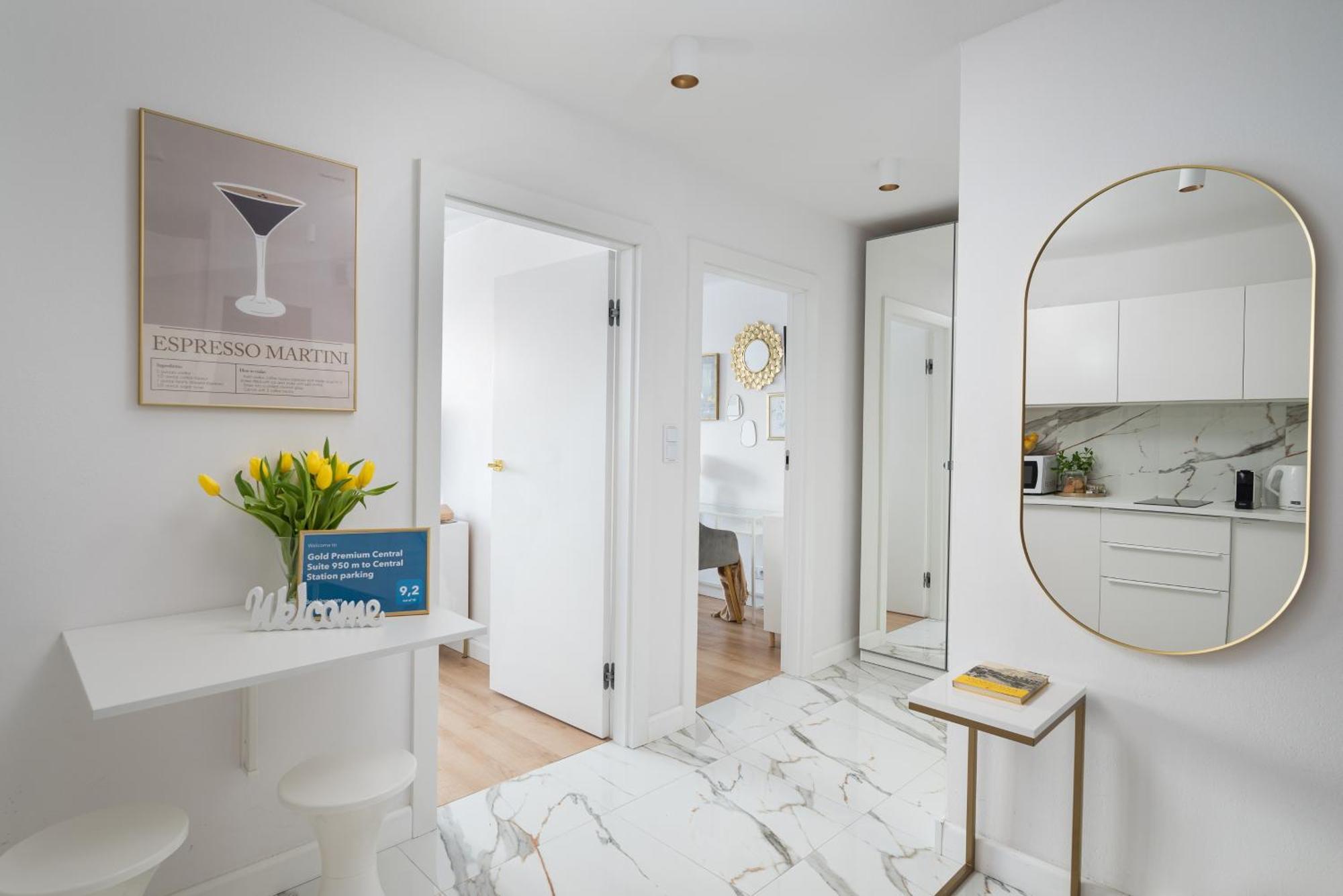 Apartment Gold Premium 950 M To Station Parking