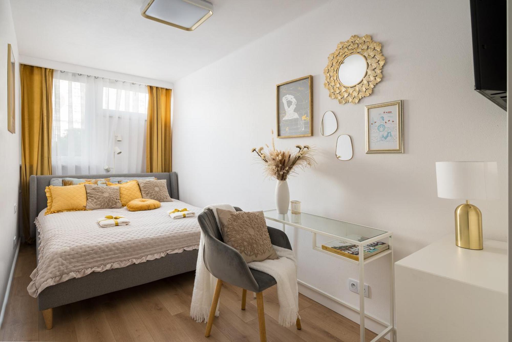 Gold Premium 950 M To Station Parking Apartment Warsaw