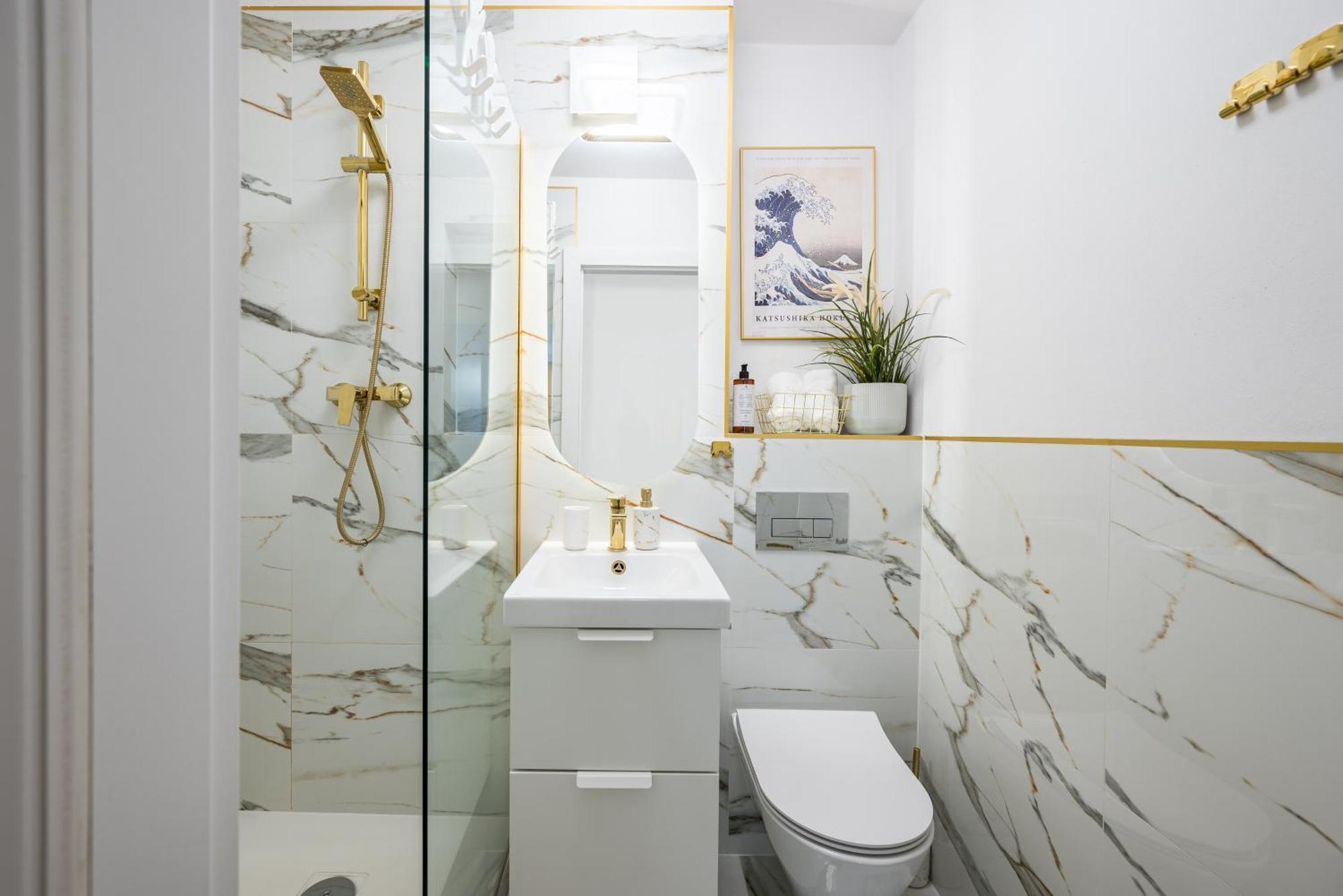 Apartment Gold Premium 950 M To Station Parking