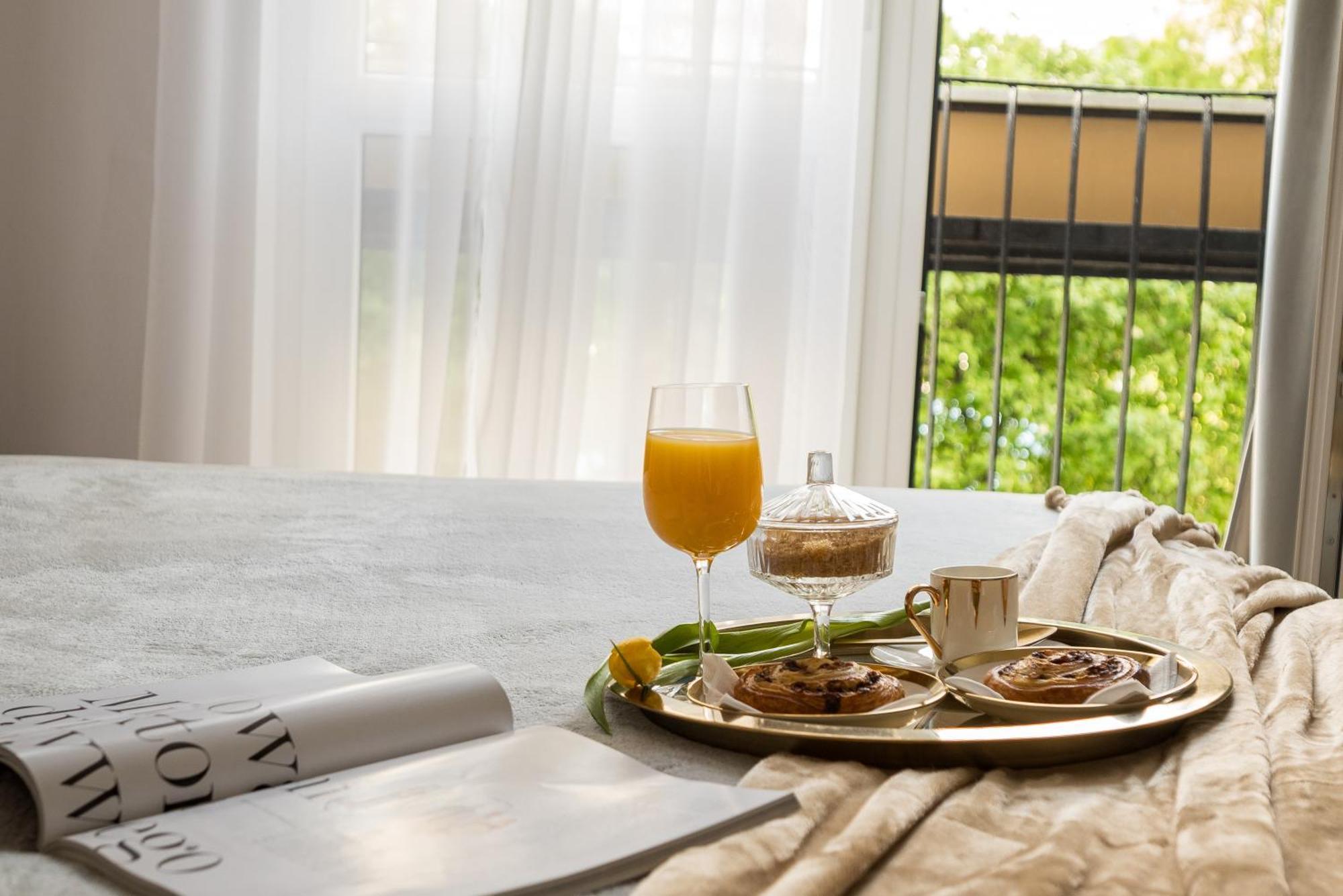 Apartment Gold Premium 950 M To Station Parking Warsaw