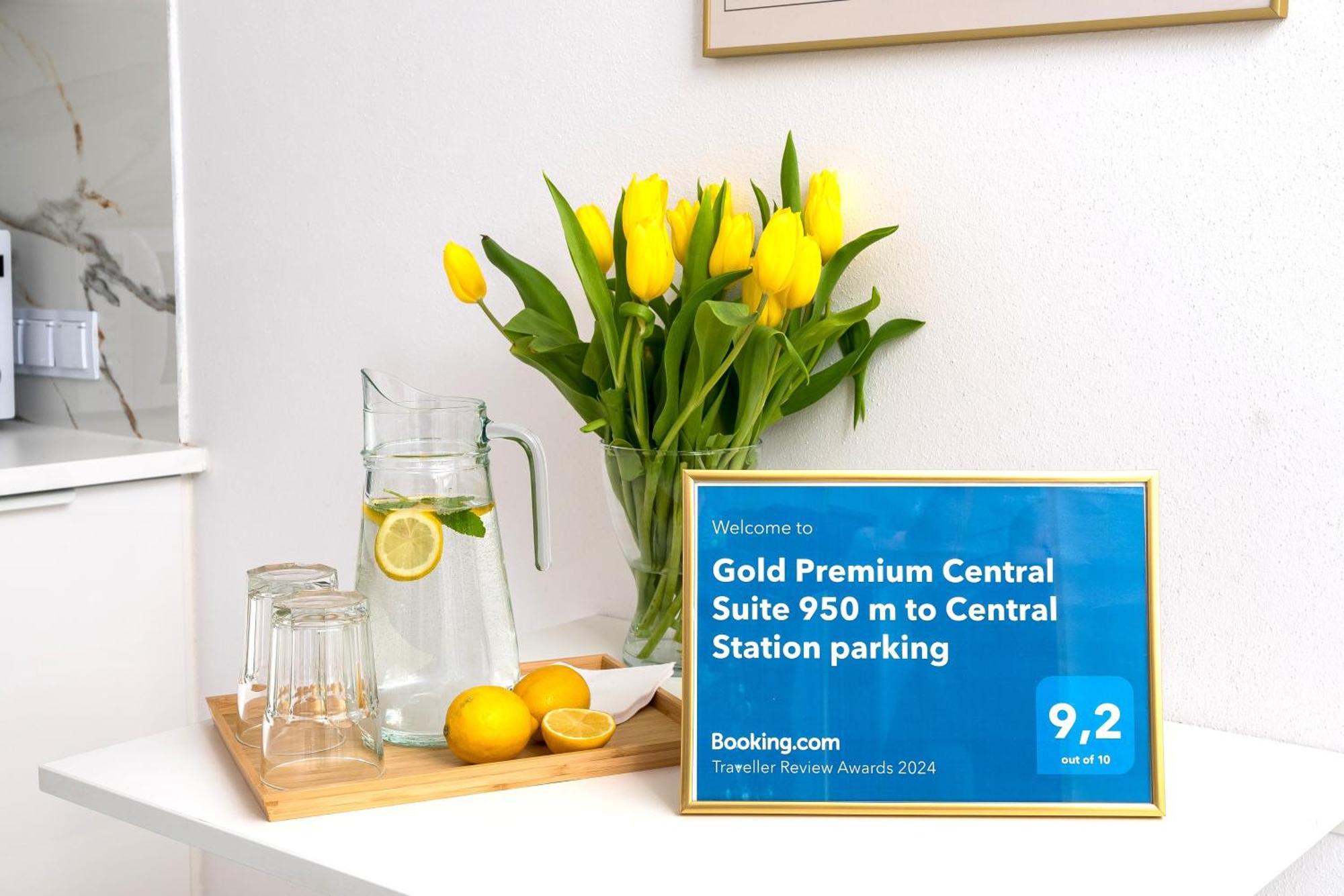 Gold Premium 950 M To Station Parking Apartment Warsaw